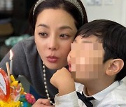 ‘싱글맘’ 채림, 6살 아들과 생일파티 “고맙고 기특해”