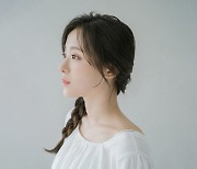 [Today 신곡]에이프릴 이진솔, 자작곡으로 솔로 데뷔
