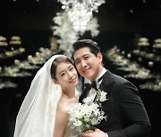 티아라 지연·황재균, 결혼식 사진 공개 "행복하게 살겠다"
