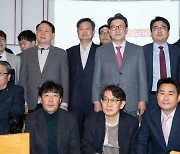 대한민국언론인총연합회 창립 준비위 발족식 참석한 권성동