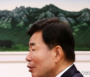 '첩첩산중 국회' 앞 김진표 의장