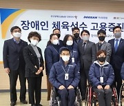 두산퓨얼셀, 전북 장애인선수 8명 고용 “운동에 전념 기대”