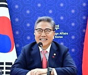 박진 "北과 대화 노력 지지해 달라"에 왕이 "건설적 역할" 원론 대응