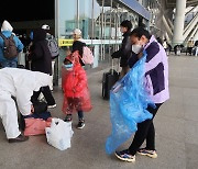 中 해외입국자 격리 단축 조짐...홍콩·본토 간 이동 장벽도 허물어