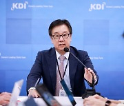 조동철 KDI 원장 “법인세 감면 혜택, 부자 한 두명에 집중되는 것 아니다”