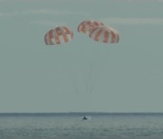 美 NASA 우주선 오리온, 지구 무사 귀환… “달 탐사에 중요한 진전”