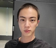 BTS 진, 입대 하루 앞두고 '반삭' 인증