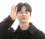 [포토] 홤민현, '미남의 친근한 인사'