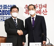 예산안 협의를 위해 민주당 방문한 한덕수 국무총리