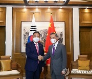 박진-왕이, 한중 외교장관회담…"양 정상 모멘텀 이어지도록 소통"