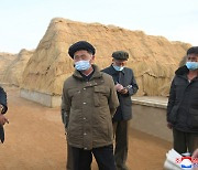 “최악의 환경” 올해 농사 결산…주민들에 ‘거름과 과학’ 되새긴 북한