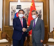 박진·왕이 한중외교장관 화상 회담…북핵·양국관계 논의