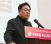 정진석, “내년 3월초 전당대회”…전대 룰 변경도 시사