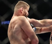 블라호비치-안칼라예프, 졸전 끝 무승부…UFC 라이트헤비급 챔피언 공석