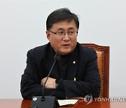 중소기업 감세안 설명하는 김성환 정책위의장