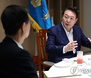 尹, 예산 '초당적 협력' 당부…"법인세법·한전법 반드시 처리"