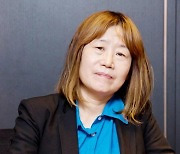 '오마주' 신수원 감독, 올해의 여성영화인상 수상