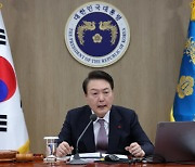 尹 "화물연대 불법 끝까지 법적책임"…노동시장 개혁도 강조