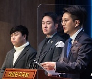 이상민 장관 해임거부 윤석열 대통령 규탄하는 전용기 민주당 의원