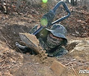 은거지 구축하는 해병대수색대