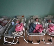 [포토] 우크라 전쟁 통에 태어난 아기들