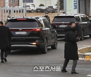 [포토]BTS 진 입대, 여러 대 차량으로 멤버들 총 출동