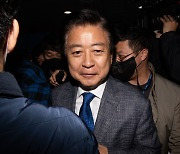 노웅래, 동료 의원에 “버리지 말아달라” 호소