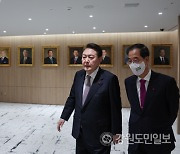 윤 대통령, "선동·폭력·협박세력과는 함께 못한다"… '법치와 자유' 강조