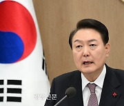 윤 대통령 “인기영합적 포퓰리즘 정책”…‘문재인 케어’ 폐기 공식화