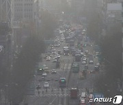 뿌옇게 뒤덮인 하늘…수도권·전북 이어 광주도 황사 '주의' 격상