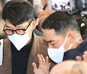 손흥민, 공항에서 즉석 사인회…팬 사랑도 '월드 클래스'