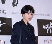 [T포토] 김서형 '멋쁨 풍기며'
