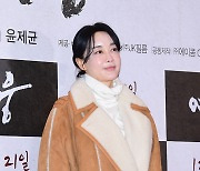 [T포토] 김혜은 '따뜻한 퍼패션'