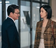 '대행사' 이보영 vs 조성하, 대기업 임원들의 살벌한 사내 전쟁