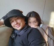 아야네, '14살 연상' ♥이지훈 등에 찰싹 붙어서 애교 눈빛