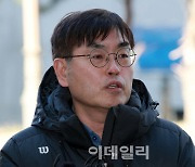 '한동훈 주거침입' 더탐사 경찰 소환…"취재 활동"