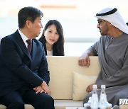 尹 "UAE와 더 높은 관계 발전" 모하메드 "韓 옆에 있을 것"