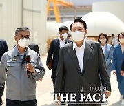 尹 "원전 생태계 복원 박차…탄소중립 수단으로 원전 적극 활용"