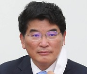 경찰, '성추행' 혐의 박완주 의원 검찰 송치