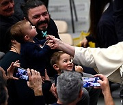 교황 “크리스마스 선물 줄이고 우크라 국민 돕자”