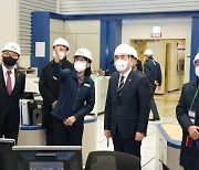 문재인케어 이어 “탈원전 폐기”…윤 대통령, 연일 전 정부 뒤집기