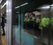 Despite cold eyes, disabled on wheelchair continue subway protests