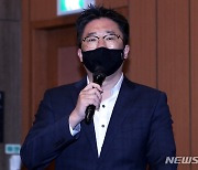 우승 단장의 갑작스런 사임…SSG 구단에 무슨 일이?