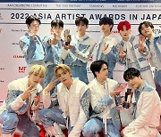 더보이즈, '2022 AAA'서 2관왕…"뜻 깊은 상 감사하다"