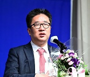 이례적인 '우승 단장'의 자진 사퇴, 커지는 비선실세 의혹 [오!쎈 이슈]