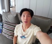 RM, 집 최초 공개..갤러리인 줄 “저랑 책+그림밖에 안 살아” (‘방탄TV’)