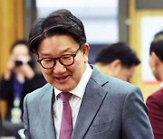 '친윤 핵심' 권성동 당권 도전…전대 규칙 놓고 '기 싸움'