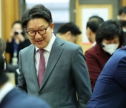 권성동, 복지부장관 만나 "많은 국민이 실내마스크 자율화 원해"