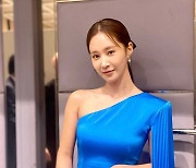 소녀시대 유리, 가녀린 어깨라인.. 섹시한 블루 드레스 자태
