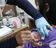 모더나 BA.4/5 개량백신도 도입…26일부터 접종 가능